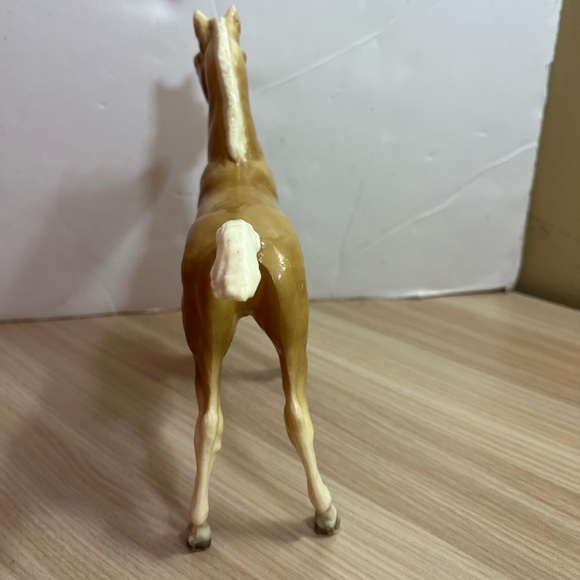 Breyer Traditional Proud Arabian Foal Glossy Palomino Horse Charity Toy Vintage - Picture 7 of 13